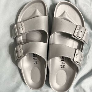 NEW W/O TAGS Birkenstock Women’s Arizona EVA - Silver